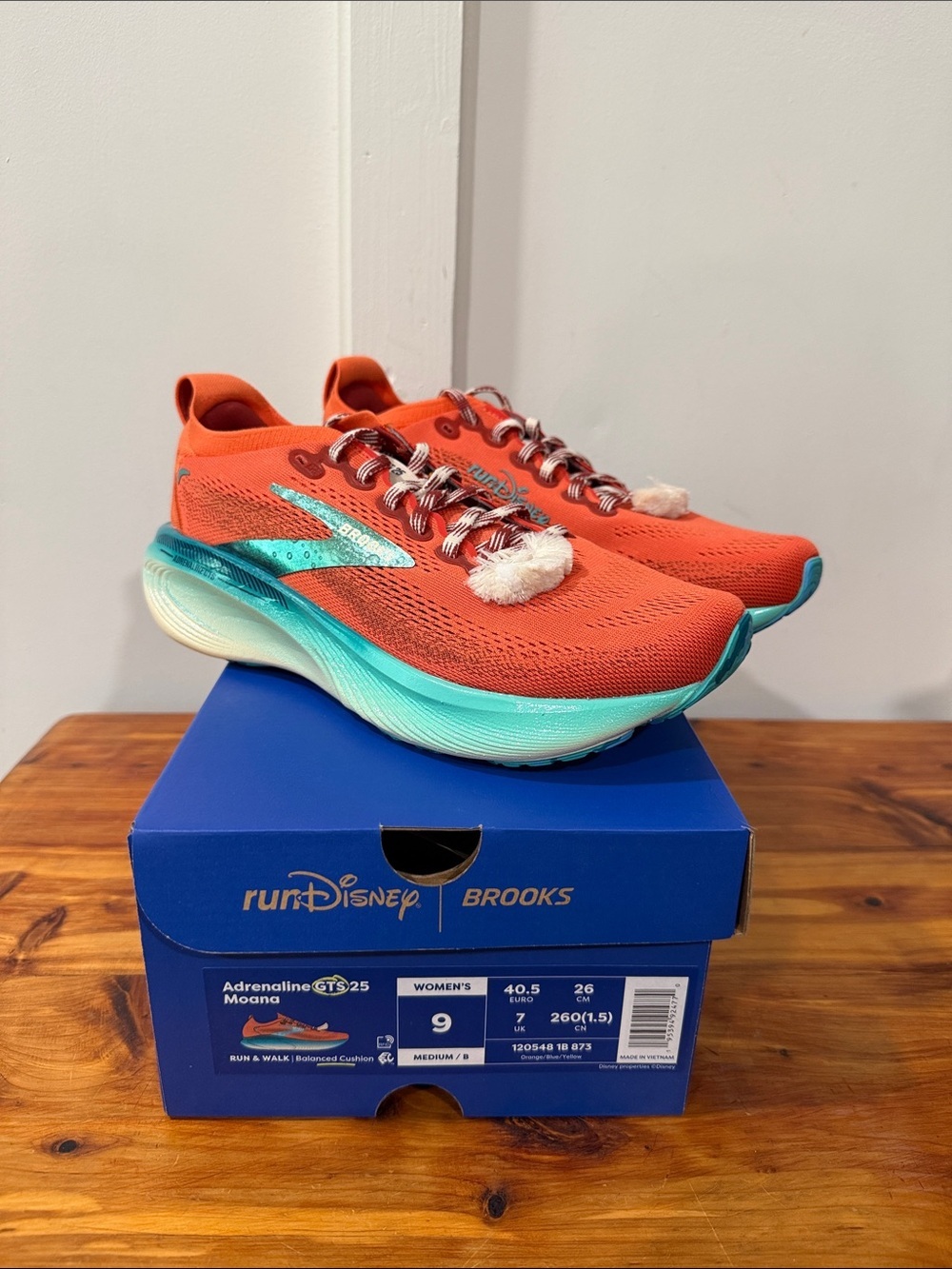 NIB Brooks Adrenaline GTS 25 Moana Run Disney Shoes